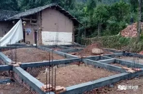 簡單二層小樓房實拍圖，附施工過程，30萬全建好