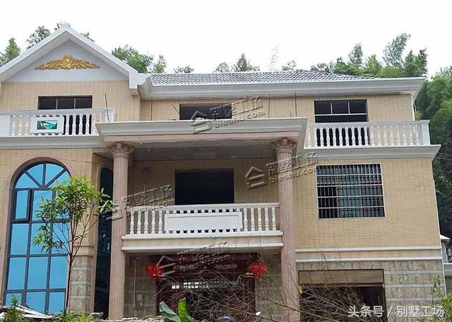 實(shí)例；三層帶車庫農(nóng)村別墅設(shè)計(jì)圖，簡(jiǎn)單實(shí)用大方，能夠滿足使用需要