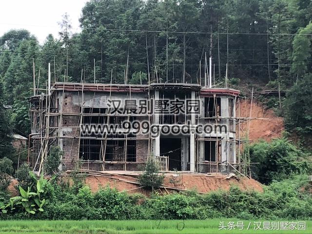 三層別墅設計圖，15X14米，選用磚混結(jié)構(gòu)，施工簡單，造價經(jīng)濟