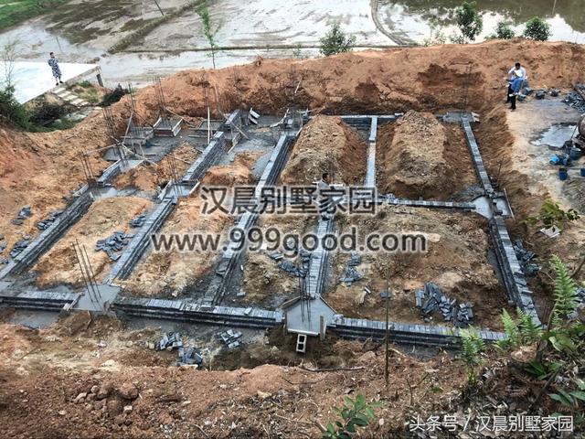 三層別墅設計圖，15X14米，選用磚混結(jié)構(gòu)，施工簡單，造價經(jīng)濟