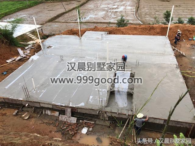 三層別墅設計圖，15X14米，選用磚混結(jié)構(gòu)，施工簡單，造價經(jīng)濟