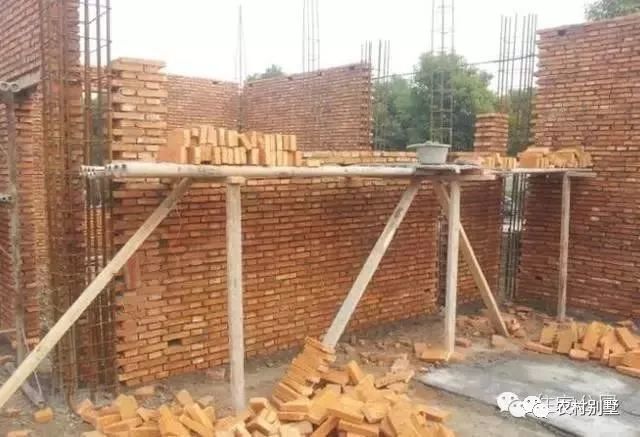 小伙回老家自建4層現(xiàn)代別墅，霸氣側(cè)漏，分享施工日志