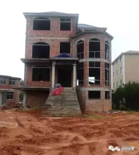 小伙回老家自建4層現(xiàn)代別墅，霸氣側(cè)漏，分享施工日志