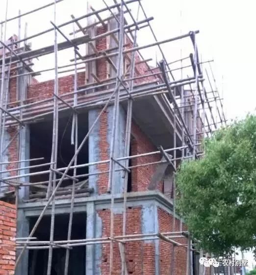 小伙回老家自建4層現(xiàn)代別墅，霸氣側(cè)漏，分享施工日志