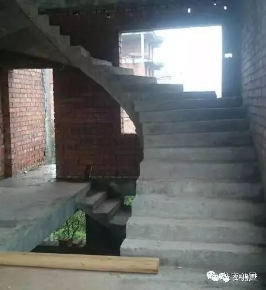 小伙回老家自建4層現(xiàn)代別墅，霸氣側(cè)漏，分享施工日志