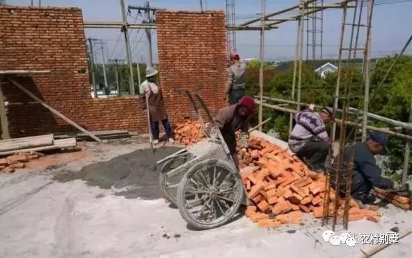 小伙回老家自建4層現(xiàn)代別墅，霸氣側(cè)漏，分享施工日志