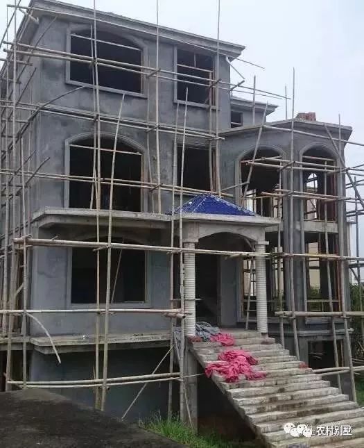 小伙回老家自建4層現(xiàn)代別墅，霸氣側(cè)漏，分享施工日志