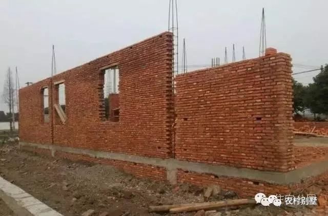 小伙回老家自建4層現(xiàn)代別墅，霸氣側(cè)漏，分享施工日志