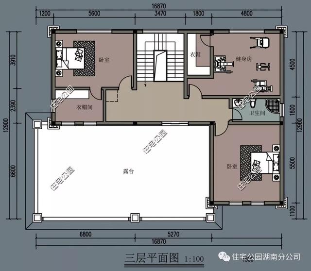 經(jīng)典雅致的歐式三層別墅設(shè)計(jì)圖，占地221.1㎡，帶挑空客廳+大露臺(tái)。