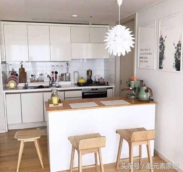 簡(jiǎn)簡(jiǎn)單單的現(xiàn)代風(fēng)格，整個(gè)房子的裝修只花了近4萬(wàn)，朋友來(lái)我家，我家門(mén)檻都快給踏爛了。