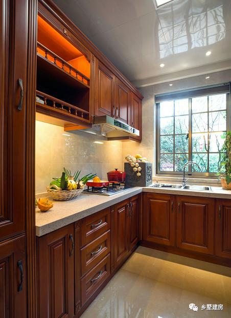 三層別墅設(shè)計圖  配電梯，內(nèi)部空間更寬敞，環(huán)境更清新 讓我們看看農(nóng)村自建房究竟有多美呢？