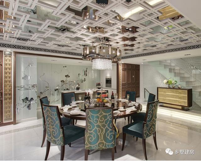 現(xiàn)在在城里買(mǎi)房不如回老家自己建別墅，今日推薦一款二層豪華別墅設(shè)計(jì)圖