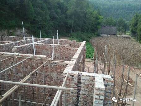 農(nóng)村小伙自建一層小別墅過程全直播，自建房的可以看看哦