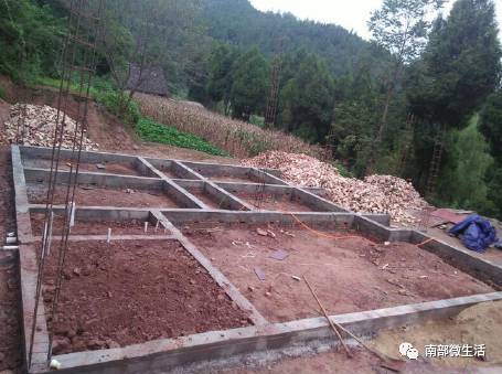 農(nóng)村小伙自建一層小別墅過程全直播，自建房的可以看看哦