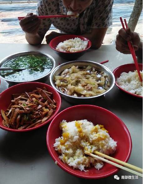 農(nóng)村小伙自建一層小別墅過程全直播，自建房的可以看看哦