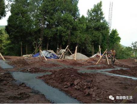 農(nóng)村小伙自建一層小別墅過程全直播，自建房的可以看看哦