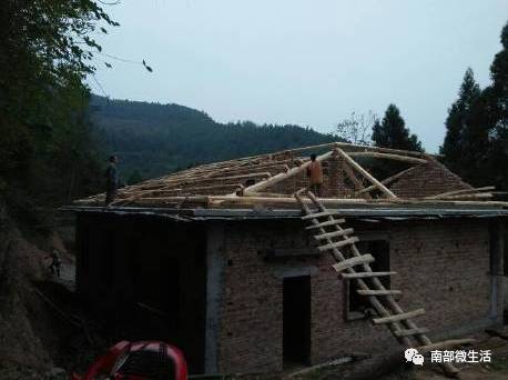 農(nóng)村小伙自建一層小別墅過程全直播，自建房的可以看看哦