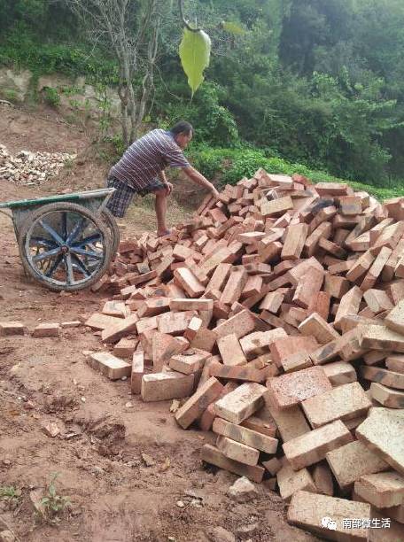 農(nóng)村小伙自建一層小別墅過程全直播，自建房的可以看看哦