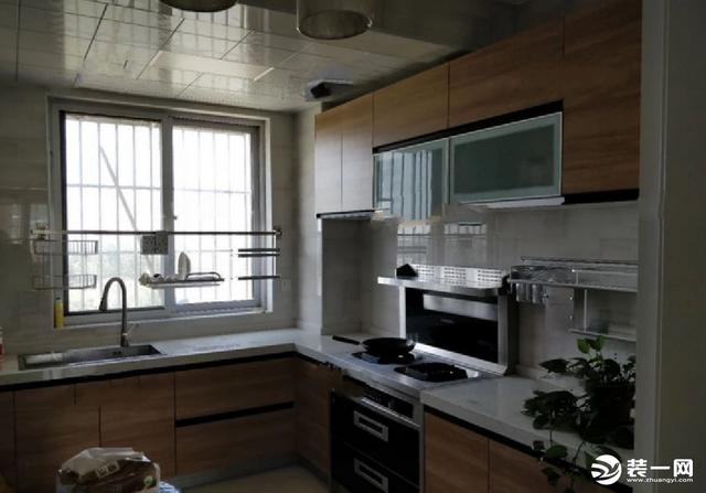 90平的三居室從簡(jiǎn)美風(fēng)格裝修成了混搭，別有一番韻味。