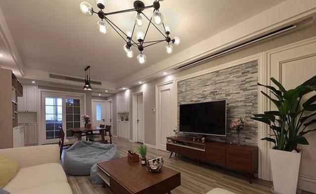 120平的新房終于裝修完了，尤其是客廳的分子吊燈特別亮眼。