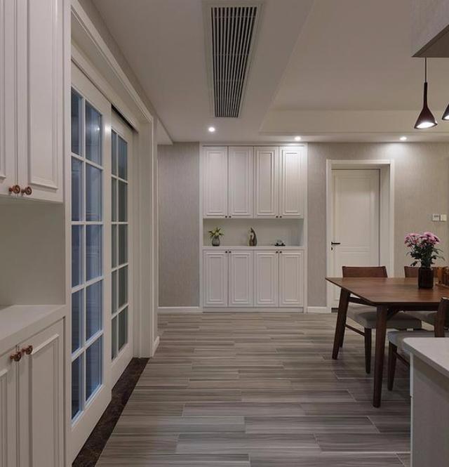 120平的新房終于裝修完了，尤其是客廳的分子吊燈特別亮眼。