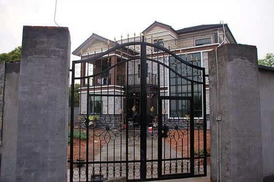 三層農(nóng)村自建房，戶型方方正正，布局合理，高端大氣，有面子，造價(jià)30萬(wàn)。