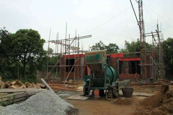 三層農(nóng)村自建房，戶型方方正正，布局合理，高端大氣，有面子，造價(jià)30萬(wàn)。