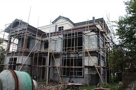 三層農(nóng)村自建房，戶型方方正正，布局合理，高端大氣，有面子，造價(jià)30萬(wàn)。