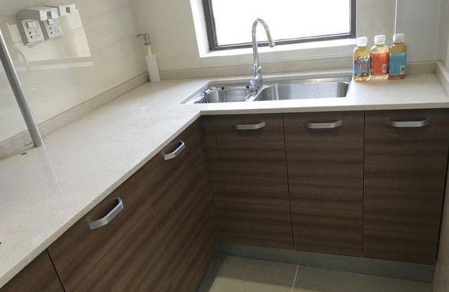 全包花了12萬做的簡裝裝修，很多朋友也來看了，也是說挑不出毛病，裝修還不錯(cuò)。