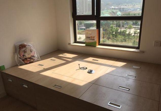 全包花了12萬做的簡裝裝修，很多朋友也來看了，也是說挑不出毛病，裝修還不錯(cuò)。