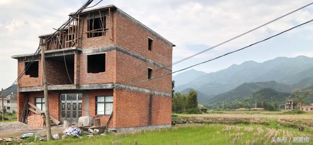 14X11歐式三層別墅設(shè)計圖，造型霸氣，引鄰里羨慕，主體造價53萬。