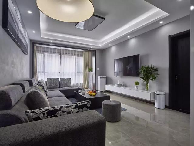 138平三居室用黑白灰風(fēng)格裝修，簡(jiǎn)潔大方，好帥氣。