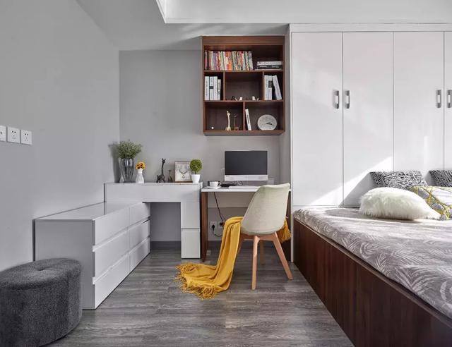 138平三居室用黑白灰風(fēng)格裝修，簡(jiǎn)潔大方，好帥氣。