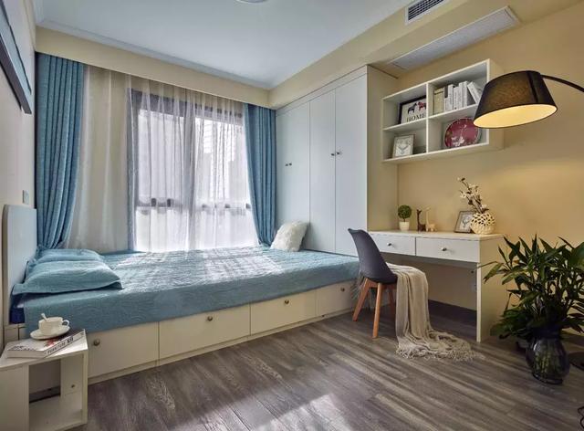 138平三居室用黑白灰風(fēng)格裝修，簡(jiǎn)潔大方，好帥氣。