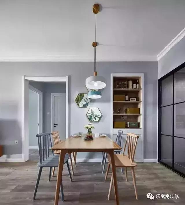 90平米三房?jī)蓮d自然簡(jiǎn)約裝修，時(shí)尚自然又清，效果很不錯(cuò)哦。