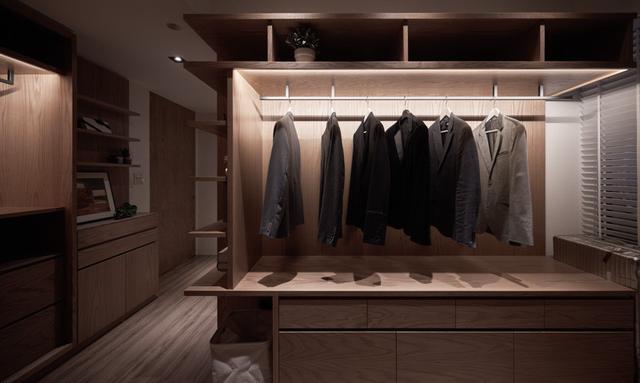 60平新房裝修，尤其是電視墻吸眼，當(dāng)隔斷用。