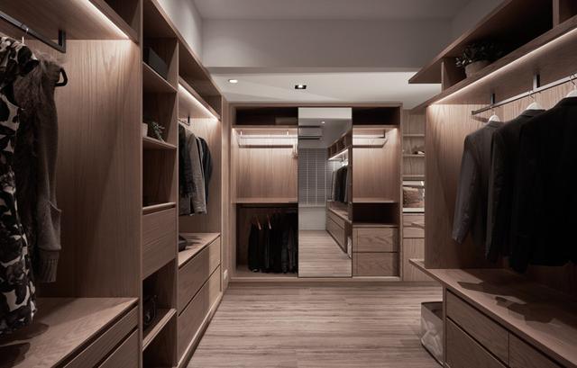 60平新房裝修，尤其是電視墻吸眼，當(dāng)隔斷用。