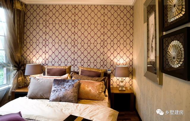 這棟別墅主要是以居住為準(zhǔn)，開間12米，進(jìn)深10米，自己住，住的舒適才好