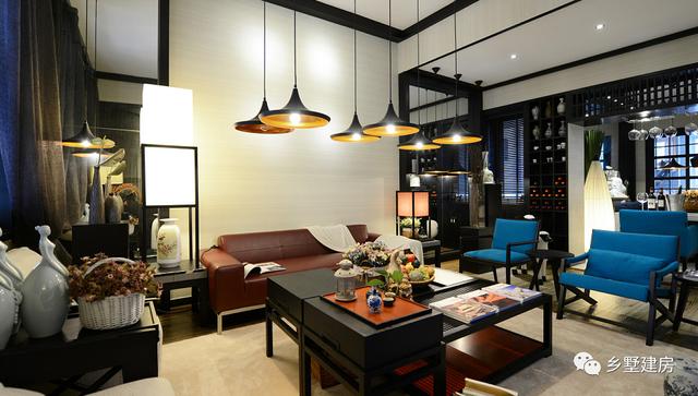 奢華范兒自建房別墅設(shè)計(jì)圖，外形很高級(jí)，滿滿的宮殿式別墅感