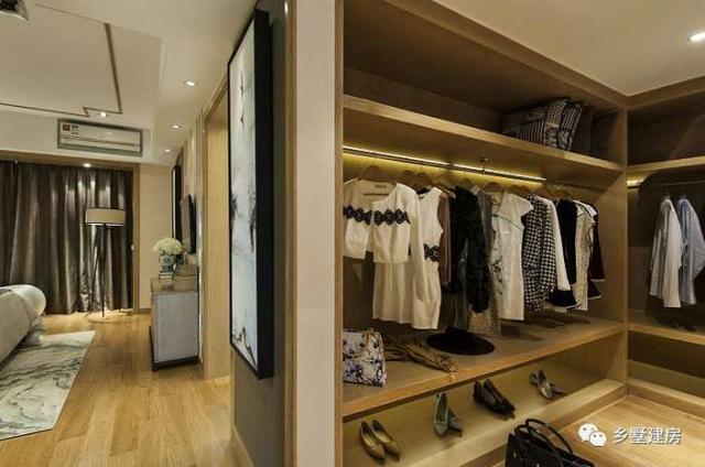 設(shè)計(jì)師精心設(shè)計(jì)的一款別墅設(shè)計(jì)圖，外觀淡雅低調(diào)，內(nèi)部精美別致