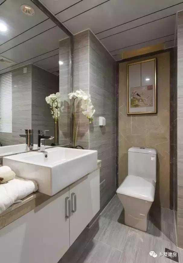 這款二層別墅設(shè)計(jì)戶型除了外觀簡(jiǎn)單大氣，室內(nèi)的裝修也很溫馨精致