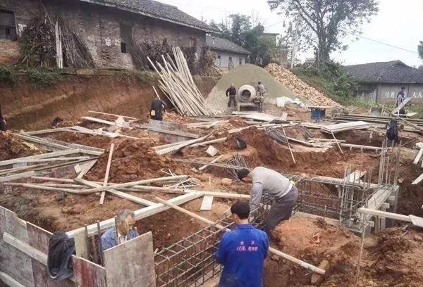 如此美觀的二層別墅設(shè)計(jì)圖，不建一棟是在太可惜了