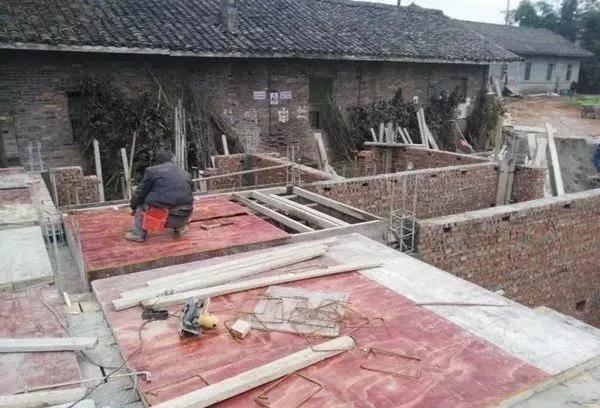 如此美觀的二層別墅設(shè)計(jì)圖，不建一棟是在太可惜了