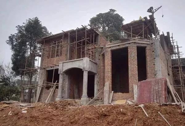 如此美觀的二層別墅設(shè)計(jì)圖，不建一棟是在太可惜了