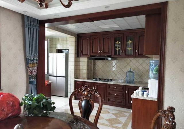 240平大房子裝修完成，裝修總共花了98萬，一房四間臥室四種裝修風(fēng)格，效果是很滿意的！