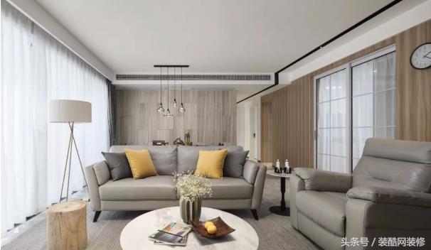 156平大戶型現(xiàn)代簡約風(fēng)裝修，個性時尚，簡約又實(shí)用，黑白灰加上原木打造出高品質(zhì)的生活空間。