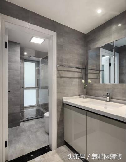 156平大戶型現(xiàn)代簡約風(fēng)裝修，個性時尚，簡約又實(shí)用，黑白灰加上原木打造出高品質(zhì)的生活空間。