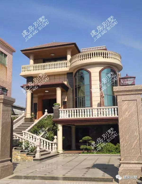 9×15.5米三層別墅設(shè)計(jì)圖，帶堂屋和車庫(kù)，建好后的效果更是讓人喜歡的不得了。