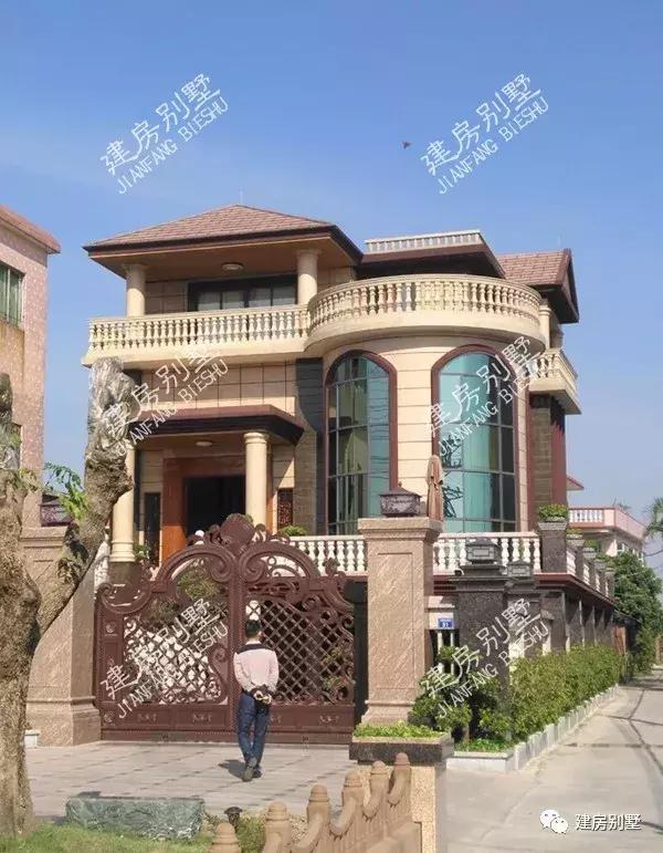 9×15.5米三層別墅設(shè)計(jì)圖，帶堂屋和車庫(kù)，建好后的效果更是讓人喜歡的不得了。