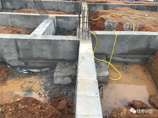 在國(guó)外定居不如回家蓋別墅，自建房您的理想首選